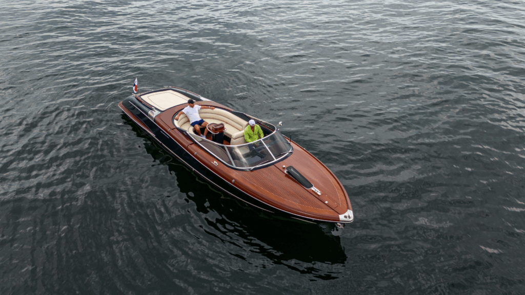 Aquariva 33ft Yacht Rental Panama 🚤 | Classic Day Cruiser 13 Reserve un alquiler de yates de lujo en Panamá con Feeling Yachty - charters privados, catamaranes y excursiones por las islas de San Blas y la Bahía de Panamá. Todo incluido, precios transparentes.