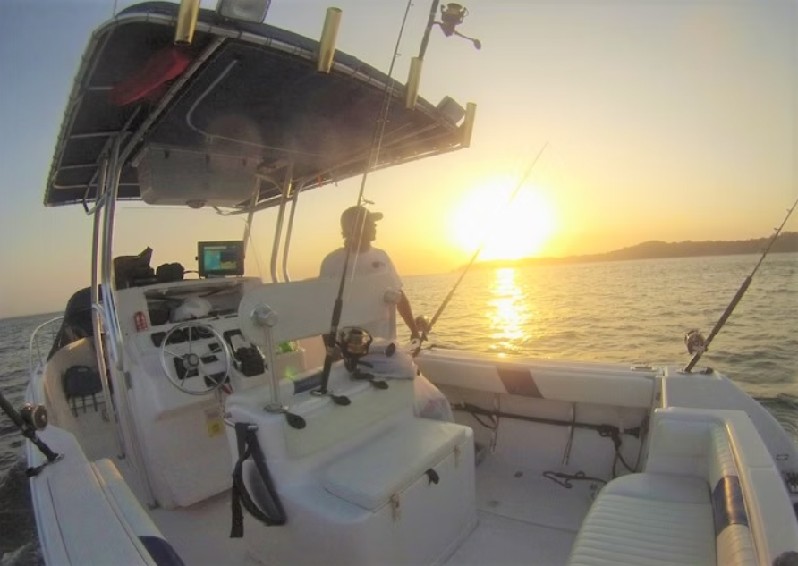 Book a luxury yacht rental in Panama with Feeling Yachty — private charters, catamarans, and island tours in the San Blas Islands and Panama Bay. All-inclusive, transparent pricing.