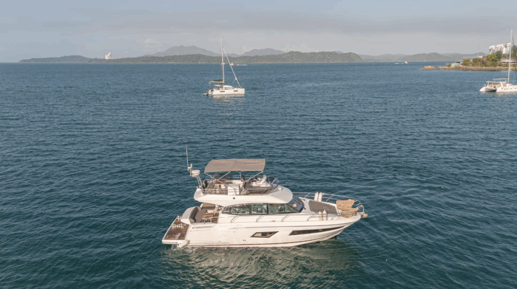 42ft Prestige Yacht Charter Panama City 🌇 | Chic City Cruises 15 Reserve un alquiler de yates de lujo en Panamá con Feeling Yachty - charters privados, catamaranes y excursiones por las islas de San Blas y la Bahía de Panamá. Todo incluido, precios transparentes.