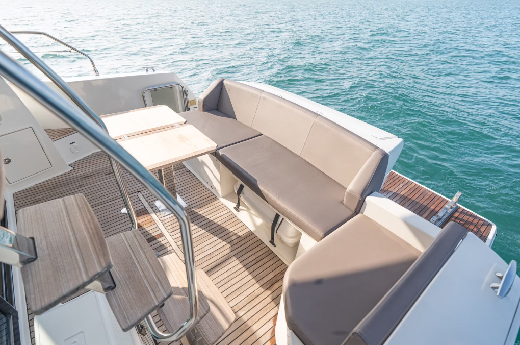 42ft Prestige Yacht Charter Panama City 🌇 | Chic City Cruises 14 Reserve un alquiler de yates de lujo en Panamá con Feeling Yachty - charters privados, catamaranes y excursiones por las islas de San Blas y la Bahía de Panamá. Todo incluido, precios transparentes.