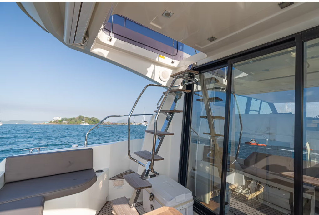 42ft Prestige Yacht Charter Panama City 🌇 | Chic City Cruises 13 Reserve un alquiler de yates de lujo en Panamá con Feeling Yachty - charters privados, catamaranes y excursiones por las islas de San Blas y la Bahía de Panamá. Todo incluido, precios transparentes.
