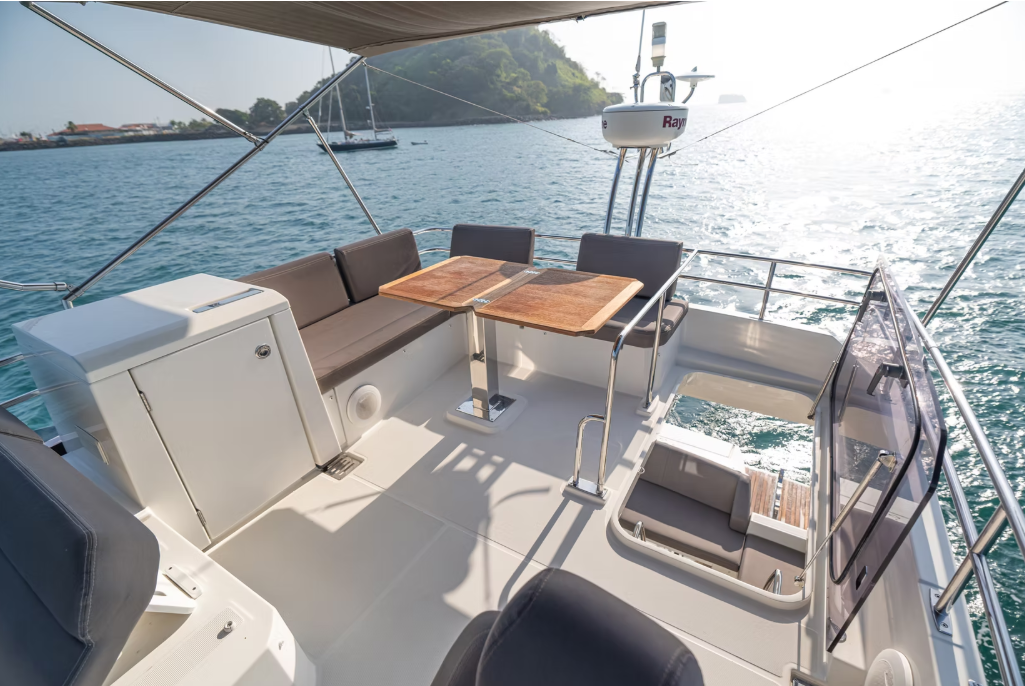 42ft Prestige Yacht Charter Panama City 🌇 | Chic City Cruises 12 Reserve un alquiler de yates de lujo en Panamá con Feeling Yachty - charters privados, catamaranes y excursiones por las islas de San Blas y la Bahía de Panamá. Todo incluido, precios transparentes.