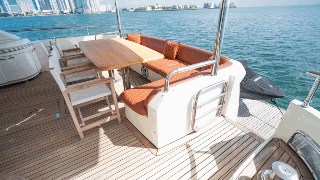 Reserve un alquiler de yates de lujo en Panamá con Feeling Yachty - charters privados, catamaranes y excursiones por las islas de San Blas y la Bahía de Panamá. Todo incluido, precios transparentes.