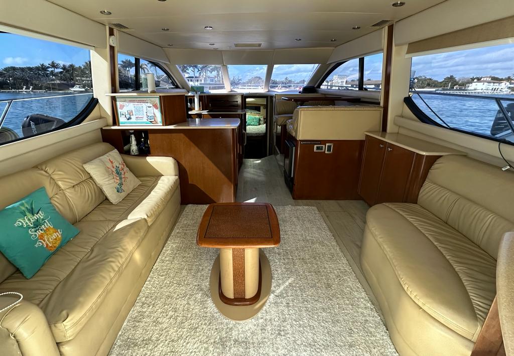 45ft Meridian Yacht Charter | Collins Ave Miami Beach Cruise 🌊 1 %MAlquiler de yates en Miami%