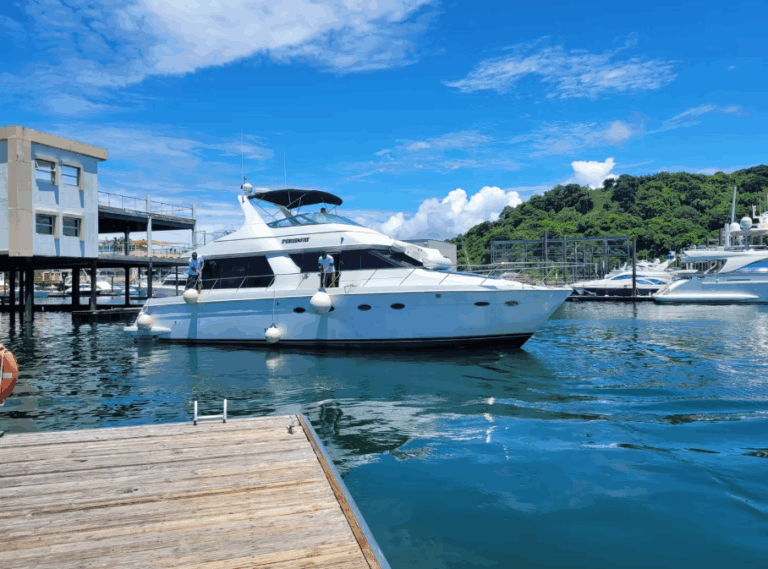 Book a luxury yacht rental in Panama with Feeling Yachty — private charters, catamarans, and island tours in the San Blas Islands and Panama Bay. All-inclusive, transparent pricing.