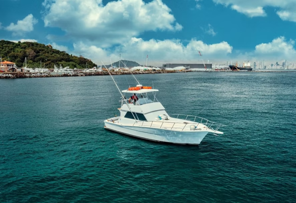 41ft Viking Yacht Rental Panama ⚓ | Sport & Leisure Charter 11 Reserve un alquiler de yates de lujo en Panamá con Feeling Yachty - charters privados, catamaranes y excursiones por las islas de San Blas y la Bahía de Panamá. Todo incluido, precios transparentes.