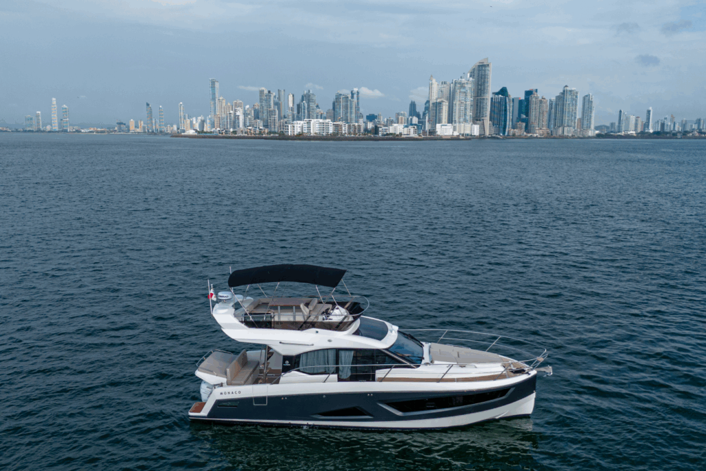 Parker Monaco Yate de 38 pies Panamá 🛥️ | Modern Day Charter 17 Reserve un alquiler de yates de lujo en Panamá con Feeling Yachty - charters privados, catamaranes y excursiones por las islas de San Blas y la Bahía de Panamá. Todo incluido, precios transparentes.