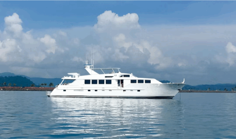 Book a luxury yacht rental in Panama with Feeling Yachty — private charters, catamarans, and island tours in the San Blas Islands and Panama Bay. All-inclusive, transparent pricing