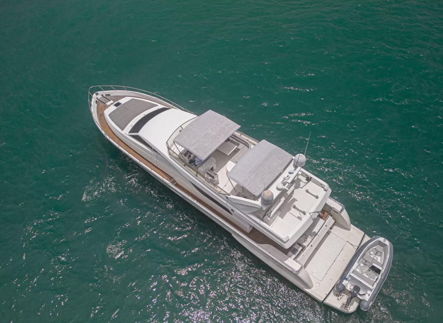 80ft Ferretti Luxury Yacht Panama 💎 | Private VIP Charter 14 Reserve un alquiler de yates de lujo en Panamá con Feeling Yachty - charters privados, catamaranes y excursiones por las islas de San Blas y la Bahía de Panamá. Todo incluido, precios transparentes.