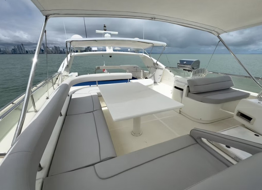 80ft Ferretti Luxury Yacht Panama 💎 | Private VIP Charter 13 Reserve un alquiler de yates de lujo en Panamá con Feeling Yachty - charters privados, catamaranes y excursiones por las islas de San Blas y la Bahía de Panamá. Todo incluido, precios transparentes.