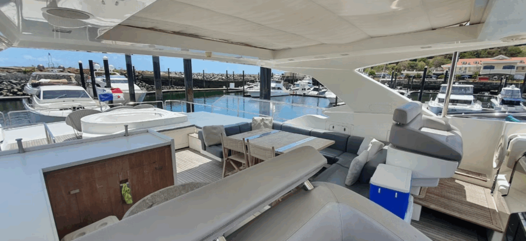 100ft Ferretti Yacht Charter Panama 🛥️ | Crucero con estilo 16 Reserve un alquiler de yates de lujo en Panamá con Feeling Yachty - charters privados, catamaranes y excursiones por las islas de San Blas y la Bahía de Panamá. Todo incluido, precios transparentes.