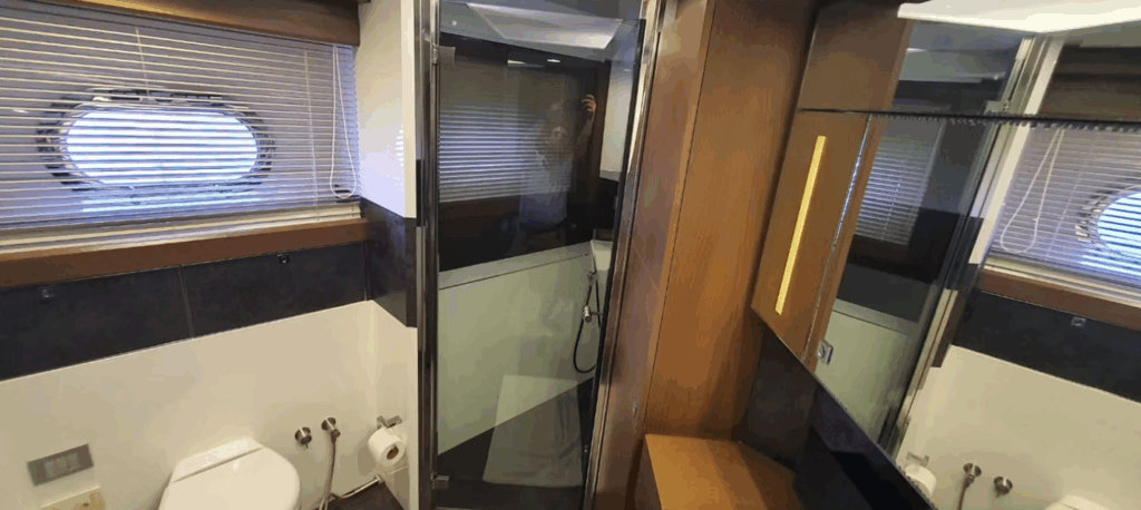 100ft Ferretti Yacht Charter Panama 🛥️ | Crucero con estilo 15 Reserve un alquiler de yates de lujo en Panamá con Feeling Yachty - charters privados, catamaranes y excursiones por las islas de San Blas y la Bahía de Panamá. Todo incluido, precios transparentes.