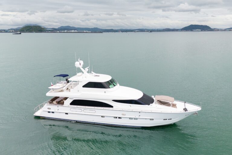 Book a luxury yacht rental in Panama with Feeling Yachty — private charters, catamarans, and island tours in the San Blas Islands and Panama Bay. All-inclusive, transparent pricing.