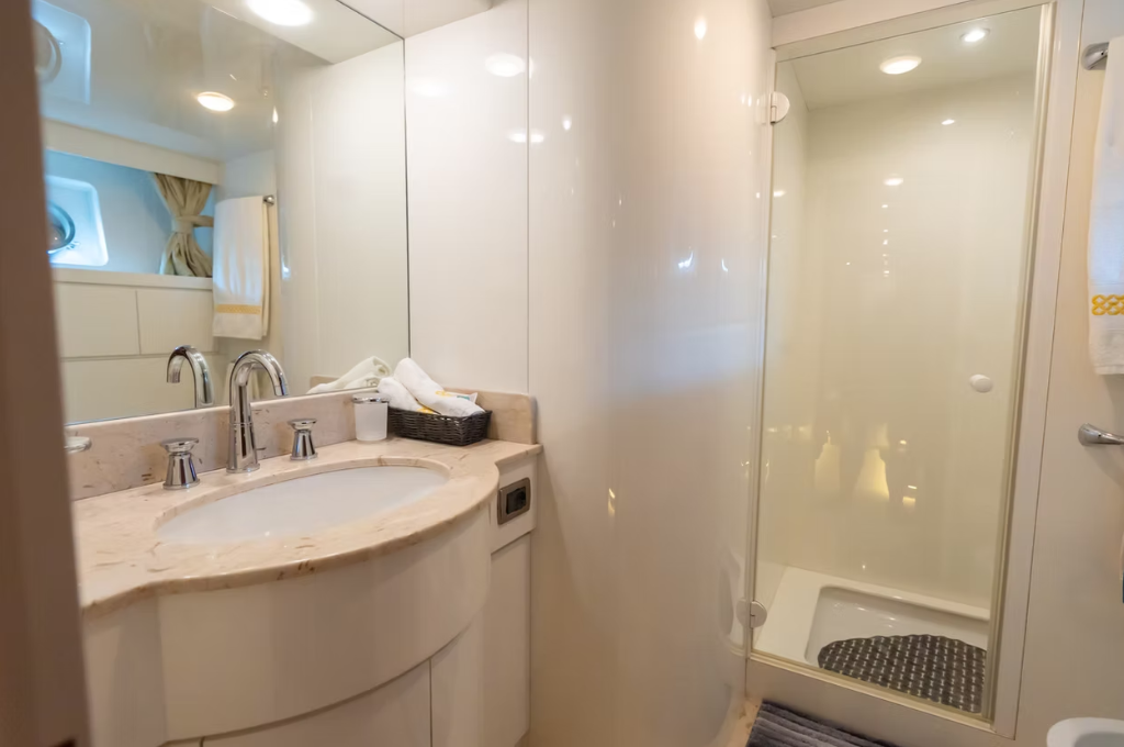 Reserve un alquiler de yates de lujo en Panamá con Feeling Yachty - charters privados, catamaranes y excursiones por las islas de San Blas y la Bahía de Panamá. Todo incluido, precios transparentes.