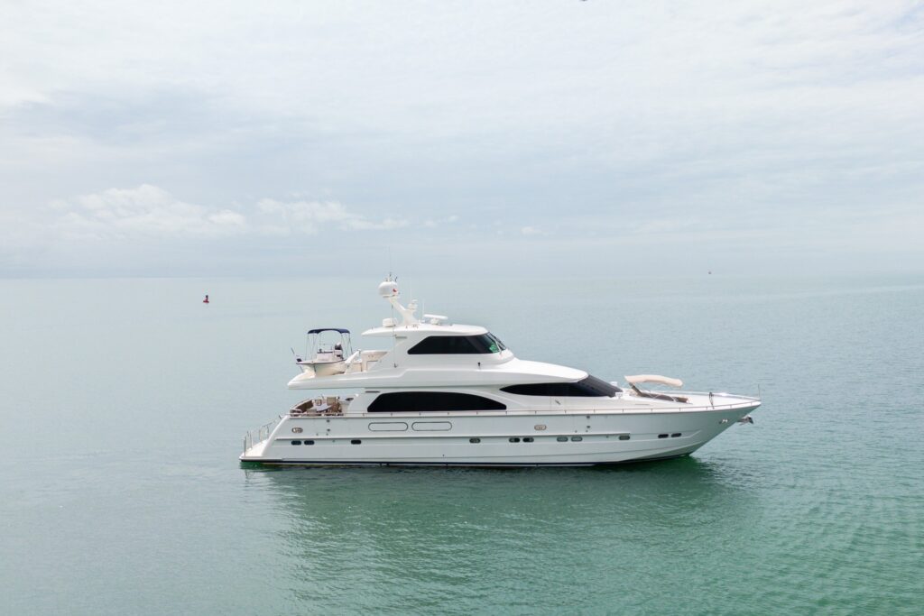 Reserve un alquiler de yates de lujo en Panamá con Feeling Yachty - charters privados, catamaranes y excursiones por las islas de San Blas y la Bahía de Panamá. Todo incluido, precios transparentes.