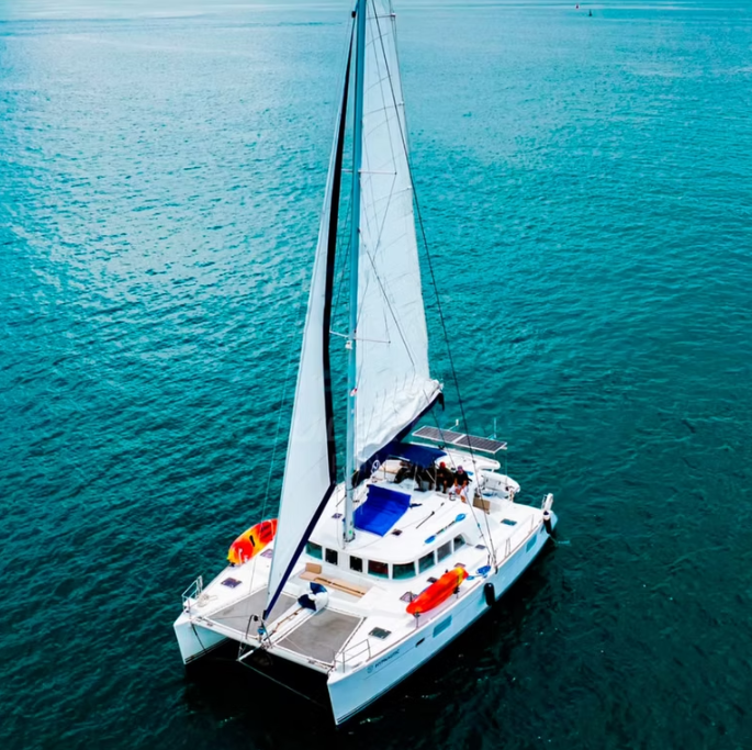Reserve un alquiler de yates de lujo en Panamá con Feeling Yachty - charters privados, catamaranes y excursiones por las islas de San Blas y la Bahía de Panamá. Todo incluido, precios transparentes.