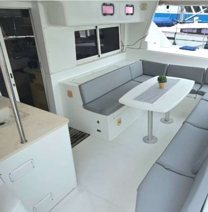 Reserve un alquiler de yates de lujo en Panamá con Feeling Yachty - charters privados, catamaranes y excursiones por las islas de San Blas y la Bahía de Panamá. Todo incluido, precios transparentes.