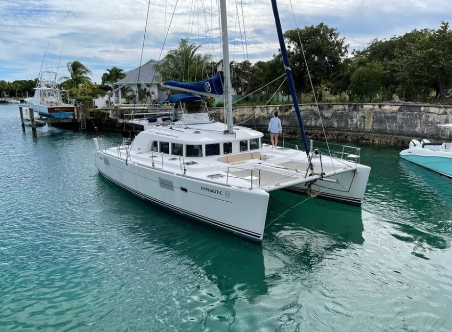 Reserve un alquiler de yates de lujo en Panamá con Feeling Yachty - charters privados, catamaranes y excursiones por las islas de San Blas y la Bahía de Panamá. Todo incluido, precios transparentes.