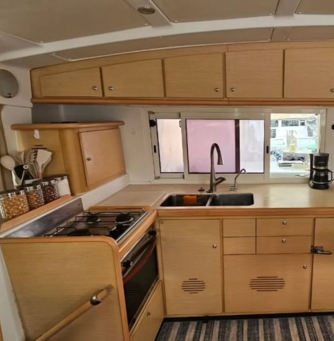 Reserve un alquiler de yates de lujo en Panamá con Feeling Yachty - charters privados, catamaranes y excursiones por las islas de San Blas y la Bahía de Panamá. Todo incluido, precios transparentes.