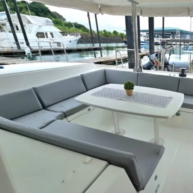 Reserve un alquiler de yates de lujo en Panamá con Feeling Yachty - charters privados, catamaranes y excursiones por las islas de San Blas y la Bahía de Panamá. Todo incluido, precios transparentes.