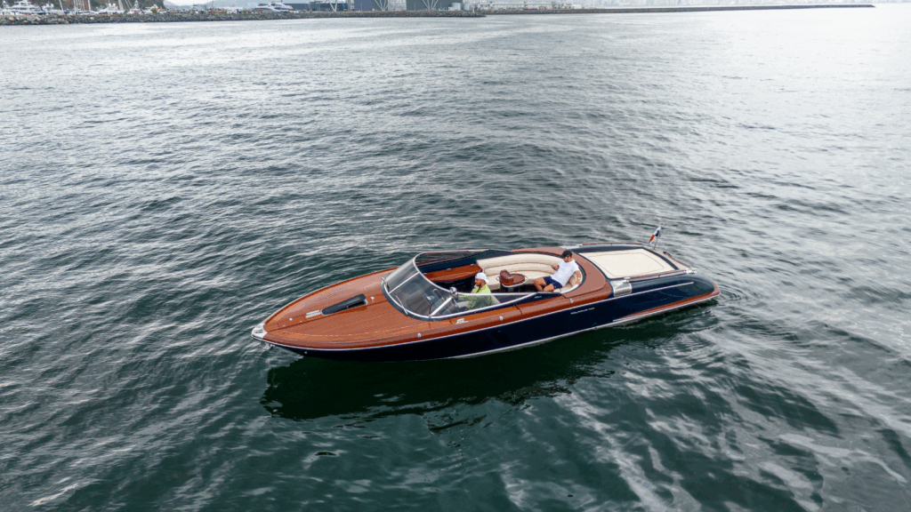 Aquariva 33ft Alquiler de Yates Panamá 🚤 | Classic Day Cruiser 15 Reserve un alquiler de yates de lujo en Panamá con Feeling Yachty - charters privados, catamaranes y excursiones por las islas de San Blas y la Bahía de Panamá. Todo incluido, precios transparentes.