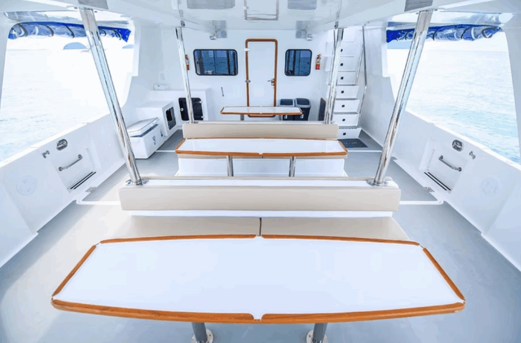 60ft Searenity Alquiler de Yates Panamá 😎 | Stylish Bay Cruises 21 Reserve un alquiler de yates de lujo en Panamá con Feeling Yachty - charters privados, catamaranes y excursiones por las islas de San Blas y la Bahía de Panamá. Todo incluido, precios transparentes.