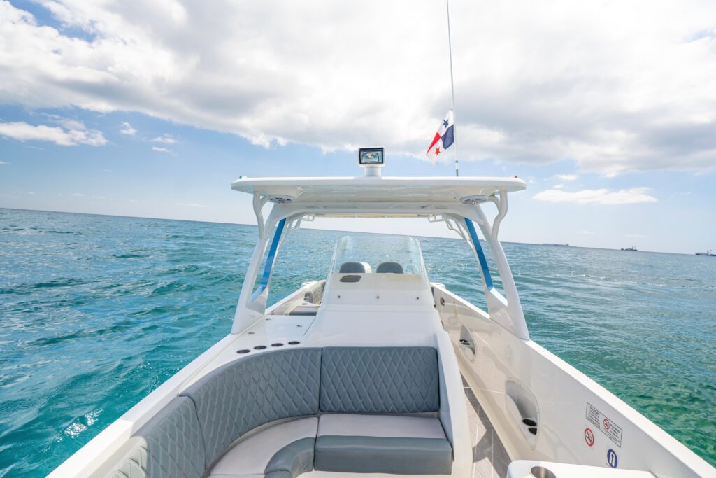 Reserve un alquiler de yates de lujo en Panamá con Feeling Yachty - charters privados, catamaranes y excursiones por las islas de San Blas y la Bahía de Panamá. Todo incluido, precios transparentes.
