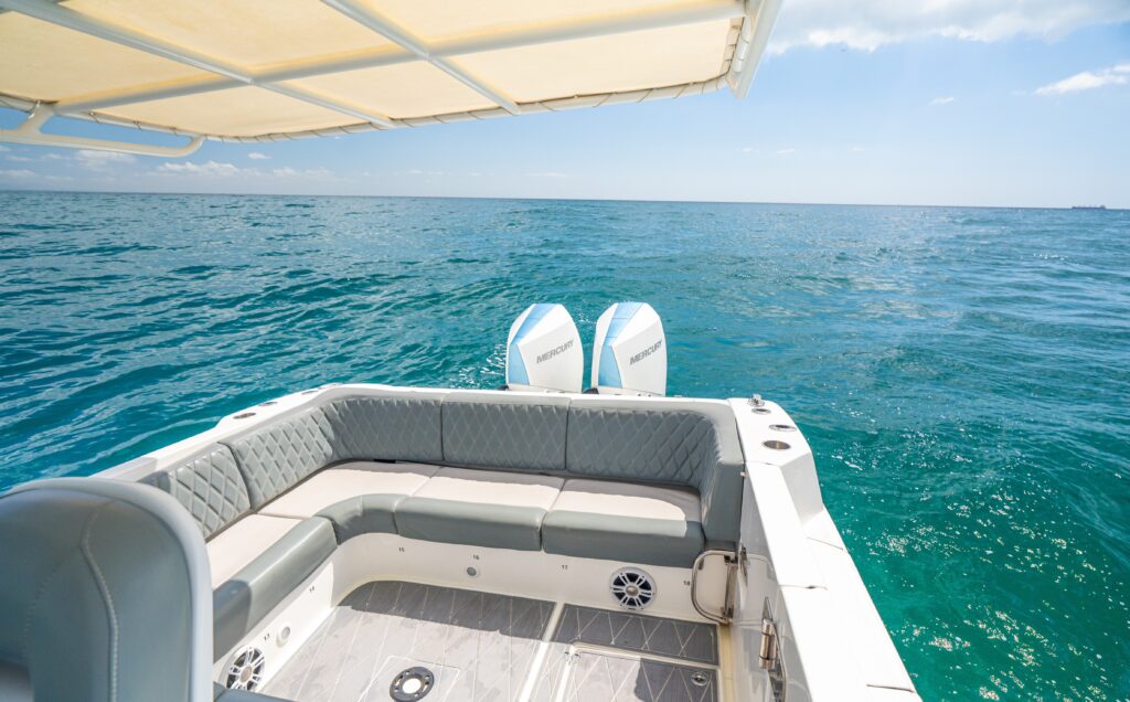 Reserve un alquiler de yates de lujo en Panamá con Feeling Yachty - charters privados, catamaranes y excursiones por las islas de San Blas y la Bahía de Panamá. Todo incluido, precios transparentes.