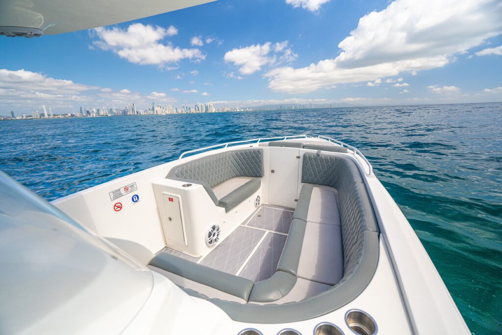 Reserve un alquiler de yates de lujo en Panamá con Feeling Yachty - charters privados, catamaranes y excursiones por las islas de San Blas y la Bahía de Panamá. Todo incluido, precios transparentes.