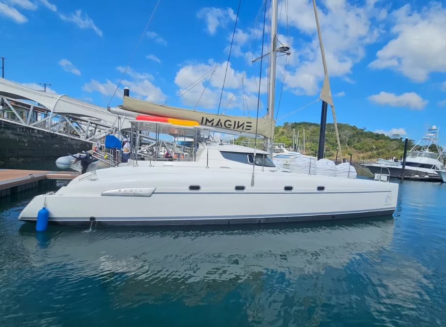 Reserve un alquiler de yates de lujo en Panamá con Feeling Yachty - charters privados, catamaranes y excursiones por las islas de San Blas y la Bahía de Panamá. Todo incluido, precios transparentes.