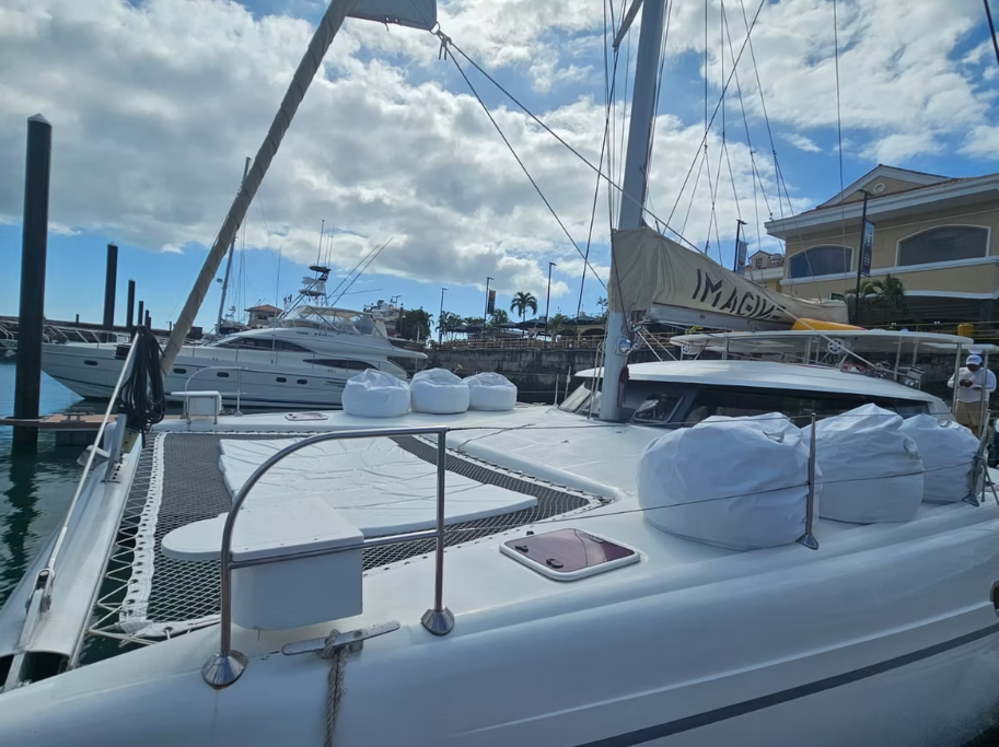 Reserve un alquiler de yates de lujo en Panamá con Feeling Yachty - charters privados, catamaranes y excursiones por las islas de San Blas y la Bahía de Panamá. Todo incluido, precios transparentes.