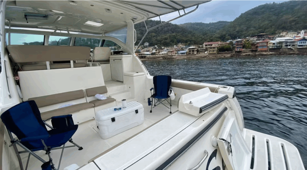 44ft Tiara Yacht Rental Panama 🌞 | Crucero costero de un día 16 Reserve un alquiler de yates de lujo en Panamá con Feeling Yachty - charters privados, catamaranes y excursiones por las islas de San Blas y la Bahía de Panamá. Todo incluido, precios transparentes.