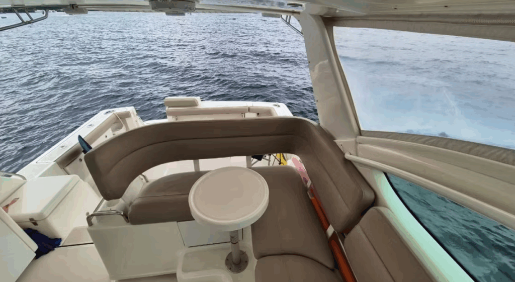 44ft Tiara Yacht Rental Panama 🌞 | Crucero costero de un día 15 Reserve un alquiler de yates de lujo en Panamá con Feeling Yachty - charters privados, catamaranes y excursiones por las islas de San Blas y la Bahía de Panamá. Todo incluido, precios transparentes.