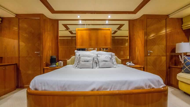 100ft Azimut "Millennium II" - Alquiler de Yates de Lujo | Epic Hotel, Miami Beach 11 %MAlquiler de yates en Miami%