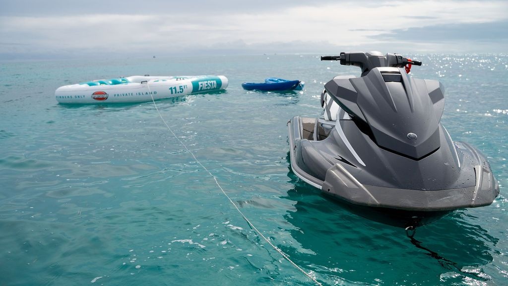 105ft Azimut “Babieca” Mega-Yacht Rental in Miami Beach 10 %Miami Yacht Rentals%