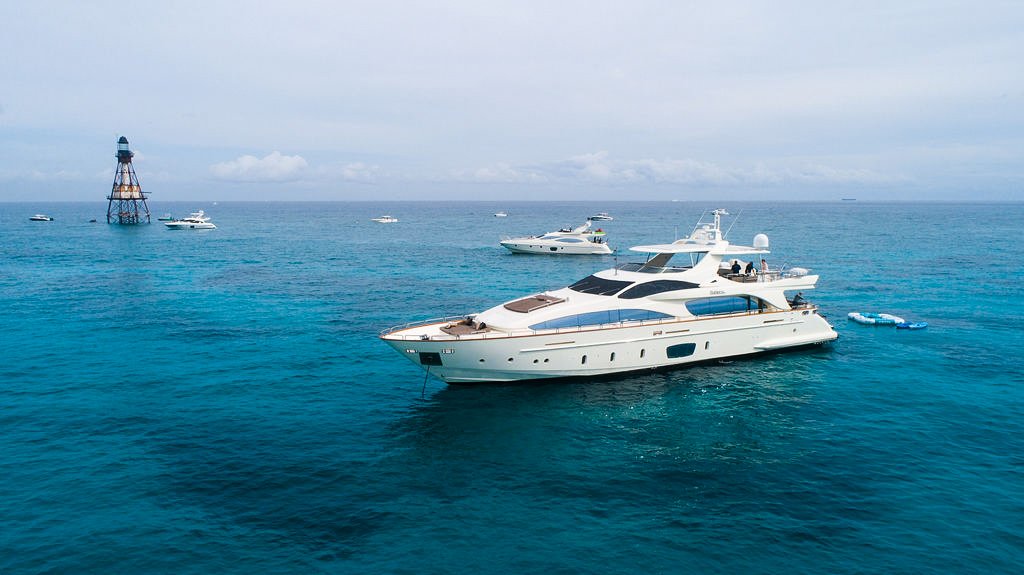 105ft Azimut "Babieca" – Feeling Yachty | Miami Yacht Rentals | Miami Beach 21 %Miami Yacht Rentals%