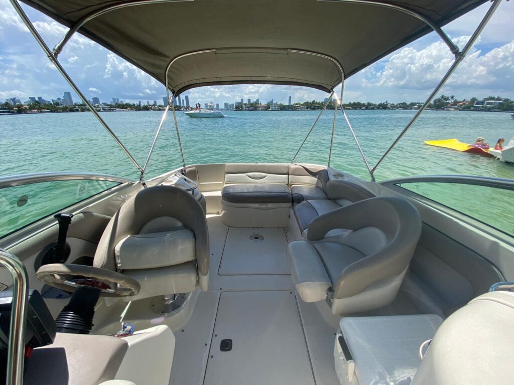 🛥️ 26ft’ Sea Ray 240 Sundeck Sport — Miami Yacht Charter 10 %Miami Yacht Rentals%