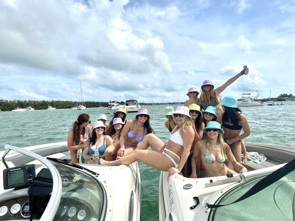 🛥️ 26ft’ Sea Ray 240 Sundeck Sport — Miami Yacht Charter 12 %Miami Yacht Rentals%