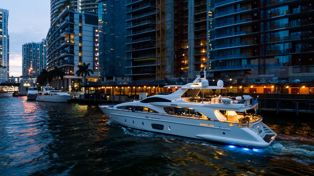 105ft Azimut "Babieca" – Feeling Yachty | Miami Yacht Rentals | Miami Beach 17 %Miami Yacht Rentals%