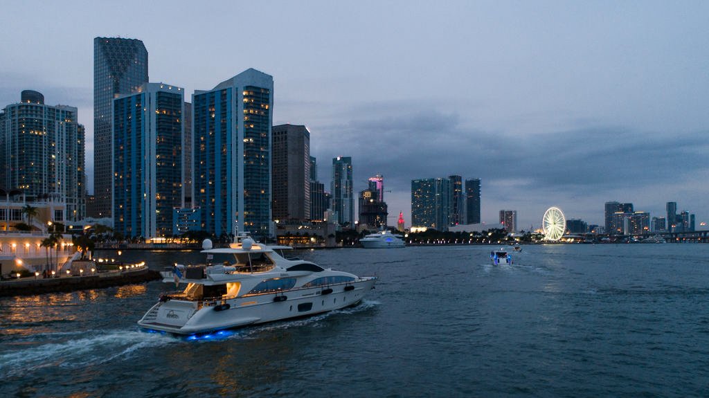 105ft Azimut “Babieca” Mega-Yacht Rental in Miami Beach 8 %Miami Yacht Rentals%
