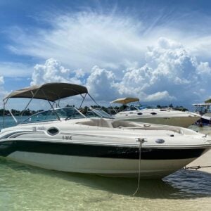 🛥️ Sea Ray 240 Sundeck Sport de 26 pies — Alquiler de yate en Miami