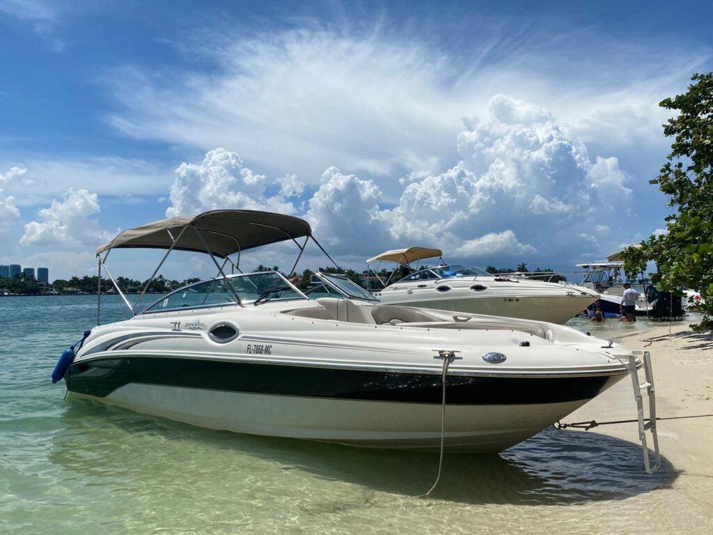 🛥️ 26ft’ Sea Ray 240 Sundeck Sport — Miami Yacht Charter 2 %Miami Yacht Rentals%