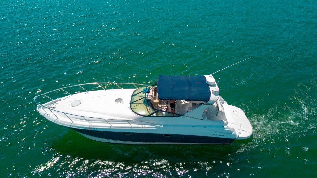 ✨ Larson 42FT | Miami Yacht Charter 3 %MAlquiler de yates en Miami%