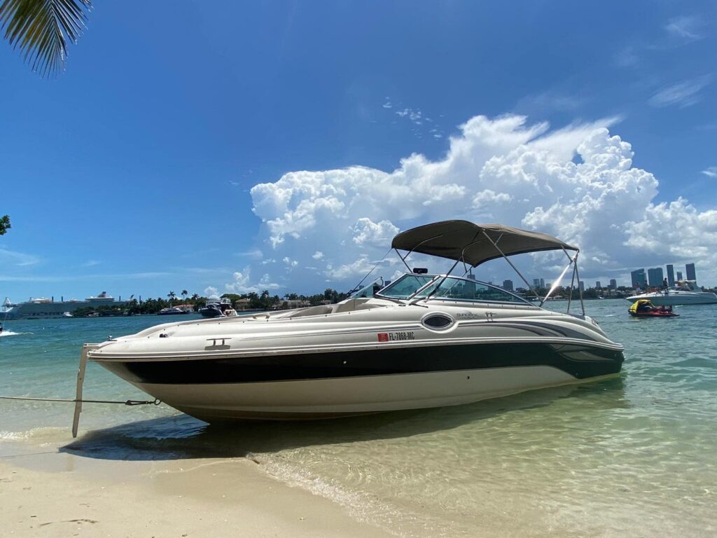 🛥️ 26ft’ Sea Ray 240 Sundeck Sport — Miami Yacht Charter 3 %Miami Yacht Rentals%