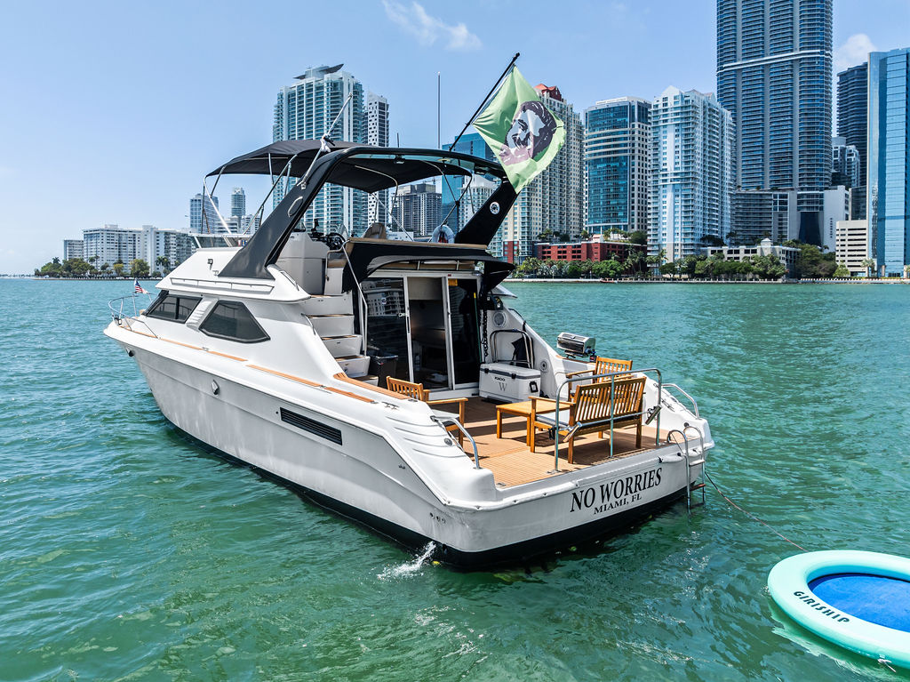 48ft Sea Ray Bridge Yacht Rental Miami 🌙 | 15 ppl | Commercial License 10 %Miami Yacht Rentals%