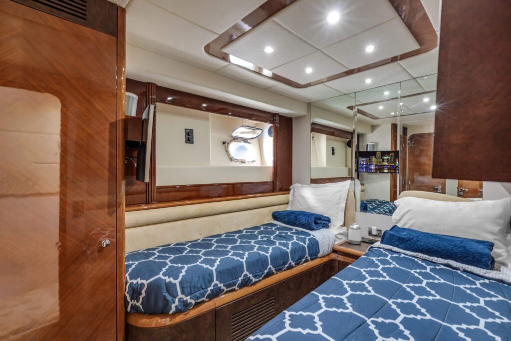 90ft Azimut “Day Dreaming” Andre Miami Yacht Rental | Feeling Yachty 🌅 2 %Miami Yacht Rentals%