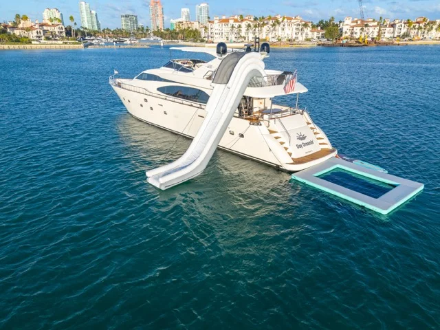 90ft Azimut “Day Dreaming” – Feeling Yachty | Miami Yacht Rentals | Miami Beach Marina 36 %Miami Yacht Rentals%