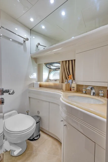 90ft Azimut “Day Dreaming” – Feeling Yachty | Miami Yacht Rentals | Miami Beach Marina 27 %Miami Yacht Rentals%