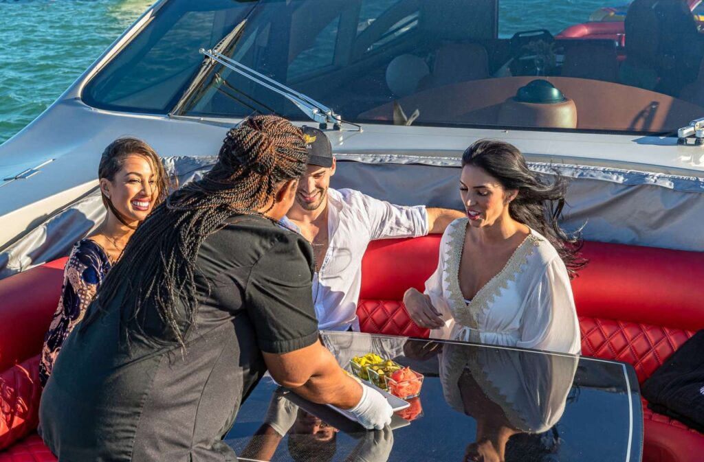 90ft Pershing Regal Yacht Rental | Miami Beach 🚤 20 %MAlquiler de yates en Miami%