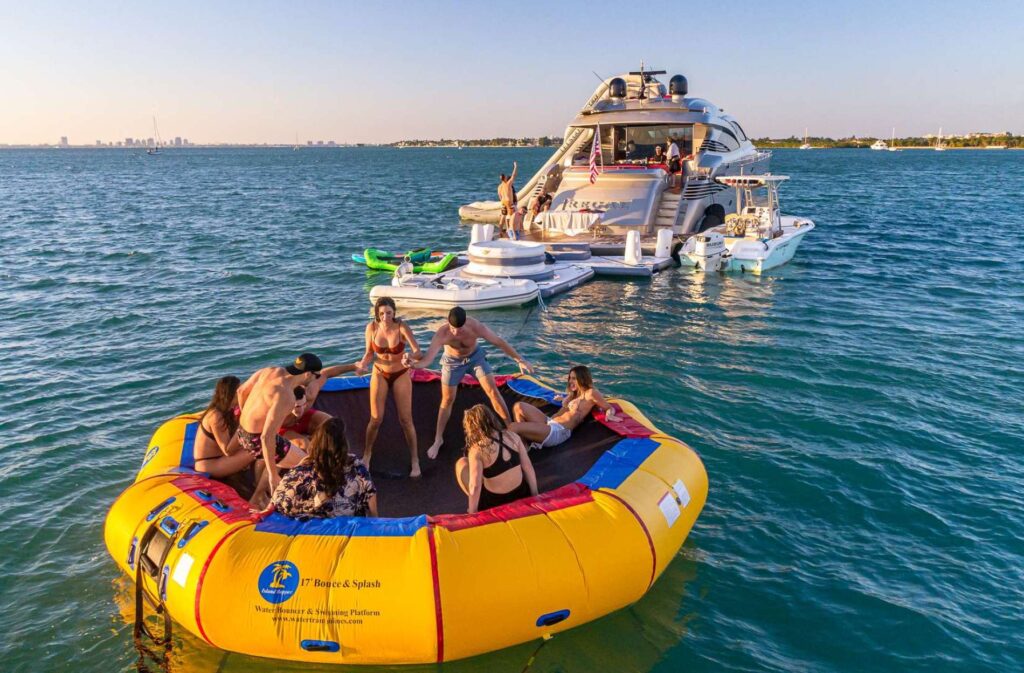 90ft Pershing Regal Yacht Rental | Miami Beach 🚤 21 %MAlquiler de yates en Miami%
